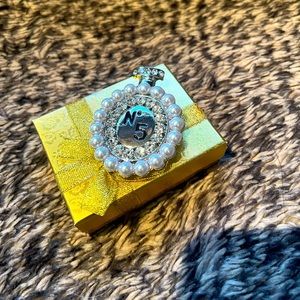 No. 5 Brooch 🤍 NWOT